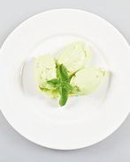 Йогуртовое мороженое с авокадо и огурцом