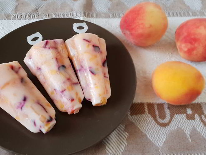 Рецепт йогуртового мороженого с фруктами