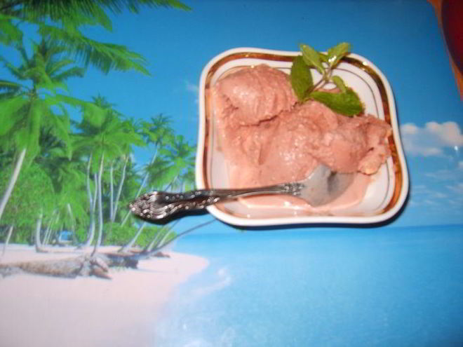 Рецепт карамельно-вишневого мороженое с корицей