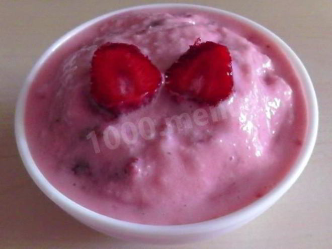 Рецепт клубничного мороженого на кефире