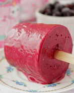 Мороженое из черной смородины и йогурта