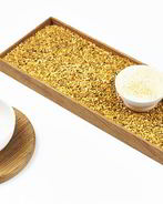 Мороженое из воска и пыльцы и сушеное яблоко с темным медом и бузиной