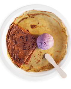 Мороженое на зеленом чае с голубым сыром и чайные блины