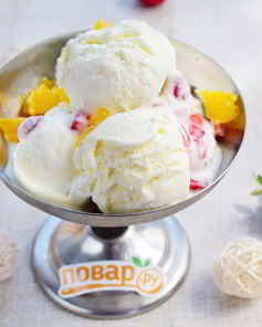 Мороженое с фруктами