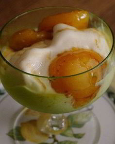 Мороженое с карамелизированными абрикосами