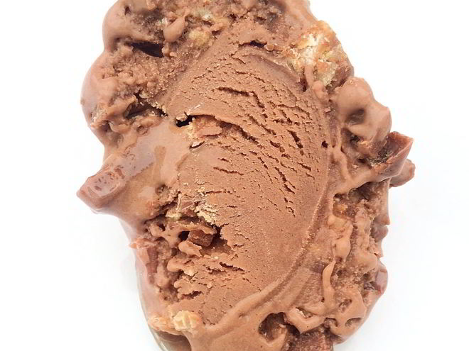 Рецепт мороженого с молочным шоколадом и конфетами kitkat