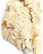 Мороженое в белым шоколадом и конфетами KitKat