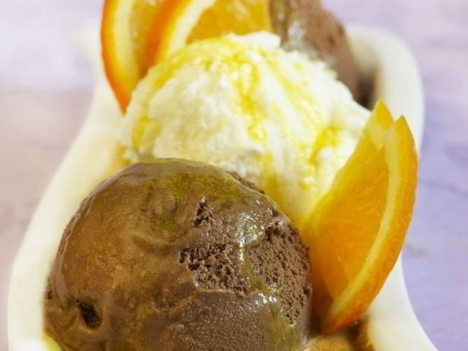 Рецепт шоколадного мороженого с шафрановым соусом