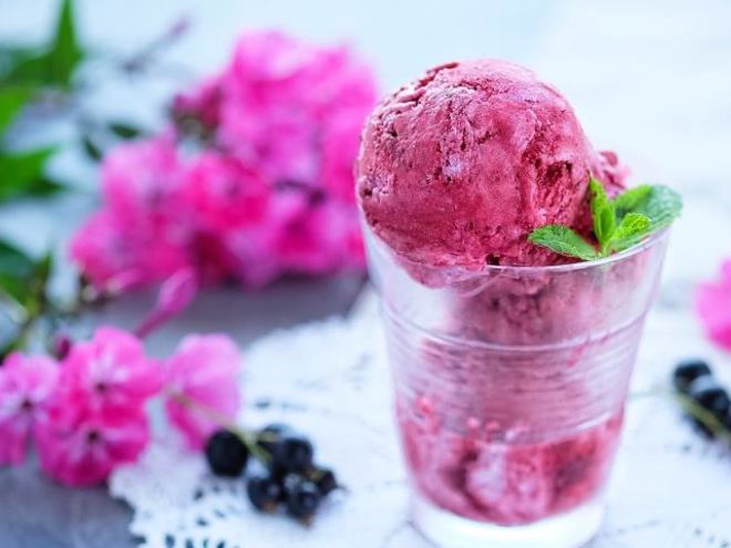 Рецепт сливочно-черносмородинового мороженого