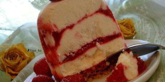 Творожный торт-мороженое с клубникой