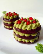 Башенки из свеклы с муссом из авокадо