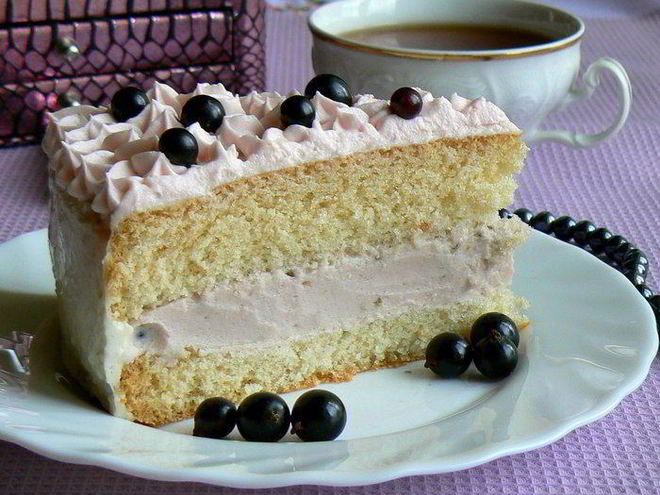 Рецепт бисквита с нежным сливочно-смородиновым муссом