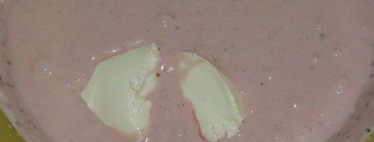 бисквит с нежным сливочно-смородиновым муссом. Шаг 6