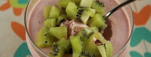 йогуртово-клубничный мусс с киви. Шаг 9