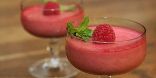 Йогуртовый мусс с малиной и мятой