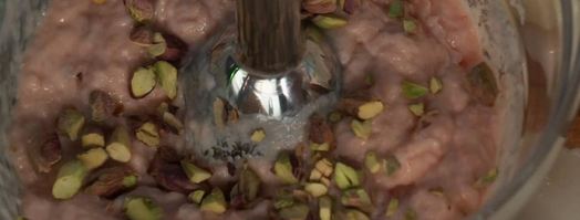 кальмар с муссом из лосося под вишневым соусом. Шаг 2