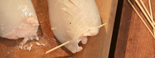 кальмар с муссом из лосося под вишневым соусом. Шаг 3