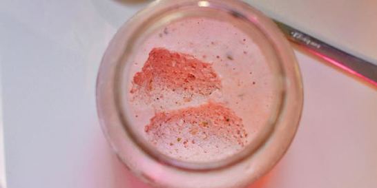 Клубничный мусс с кинзой