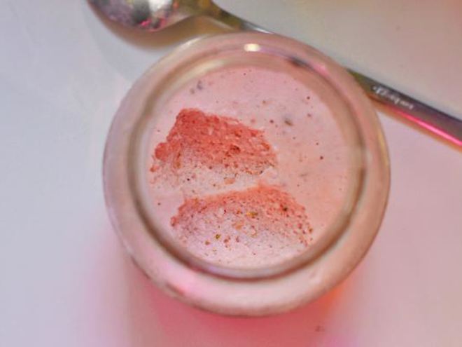 Рецепт клубничного мусса с кинзой