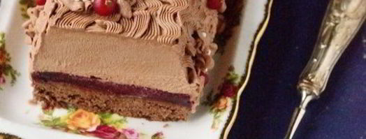 рождественское полено с шоколадным муссом и ягодами. Шаг 10