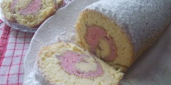 Рулет с клубничным муссом