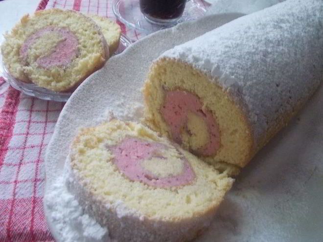 Рецепт рулета с клубничным муссом
