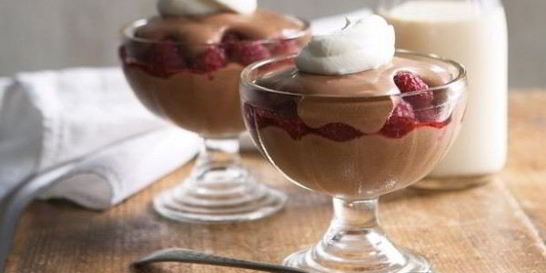 Шоколадный мусс с малиной