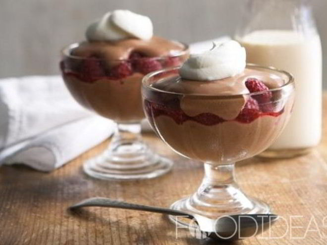 Рецепт шоколадного мусса с малиной