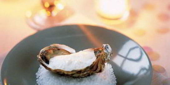 Устрицы с муссом камамбер