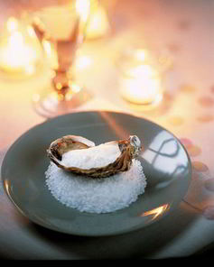 Устрицы с муссом камамбер