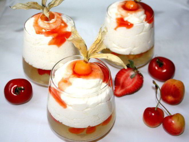 Рецепт винного желе с нежным рисовым муссом и томатно-ягодным соусом