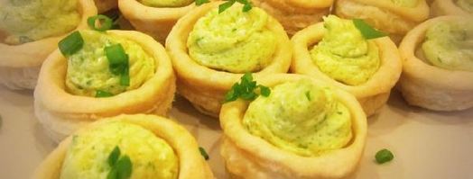 волованы с муссом из масла, икры и петрушки. Шаг 4