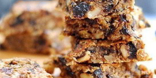 Овсяный десерт с орехами и черносливом