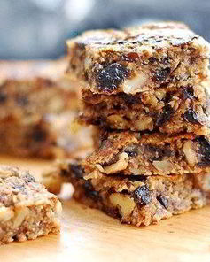 Овсяный десерт с орехами и черносливом