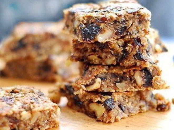 Рецепт овсяного десерта с орехами и черносливом