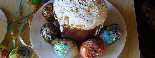 кулич и пасха со светлым праздником пасхи. Шаг 3