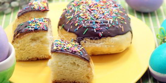 Кулич с шоколадной глазурью