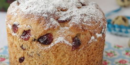 Кулич творожный с вяленой клюквой