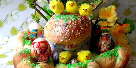 Пасхальный кулич и булочки-гнездышки