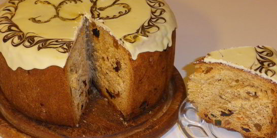 Пасхальный кулич с изюмом и цукатами