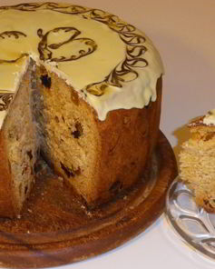 Пасхальный кулич с изюмом и цукатами