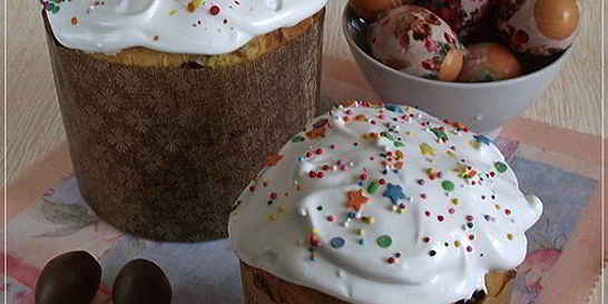 Шафрановый кулич с марципаном