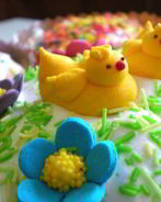 Ванильный пасхальный кулич с изюмом, миндалем и кардамоном