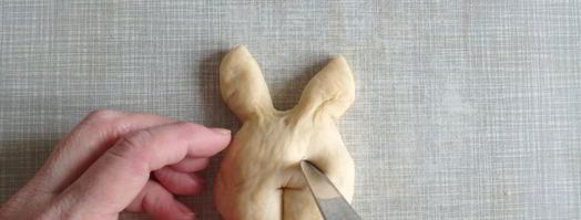 зайцы дрожжевые пасхальные. Шаг 11