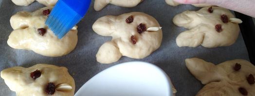 зайцы дрожжевые пасхальные. Шаг 12