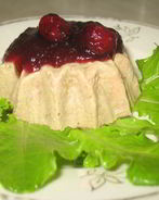 Печеночный пудинг с вишневым соусом