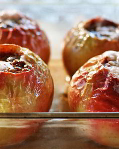 Печеное яблоко в духовке