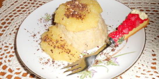 Рисовый пудинг в яблочном соусе