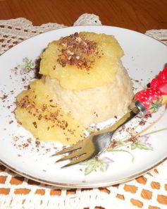 Рисовый пудинг в яблочном соусе