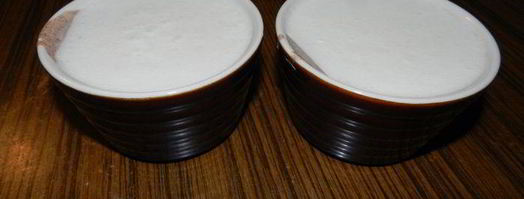 шоколадно-фруктовый баваруа с маринованными персиками, абрикосовым кули и нежнейшими меренгами. Шаг 3